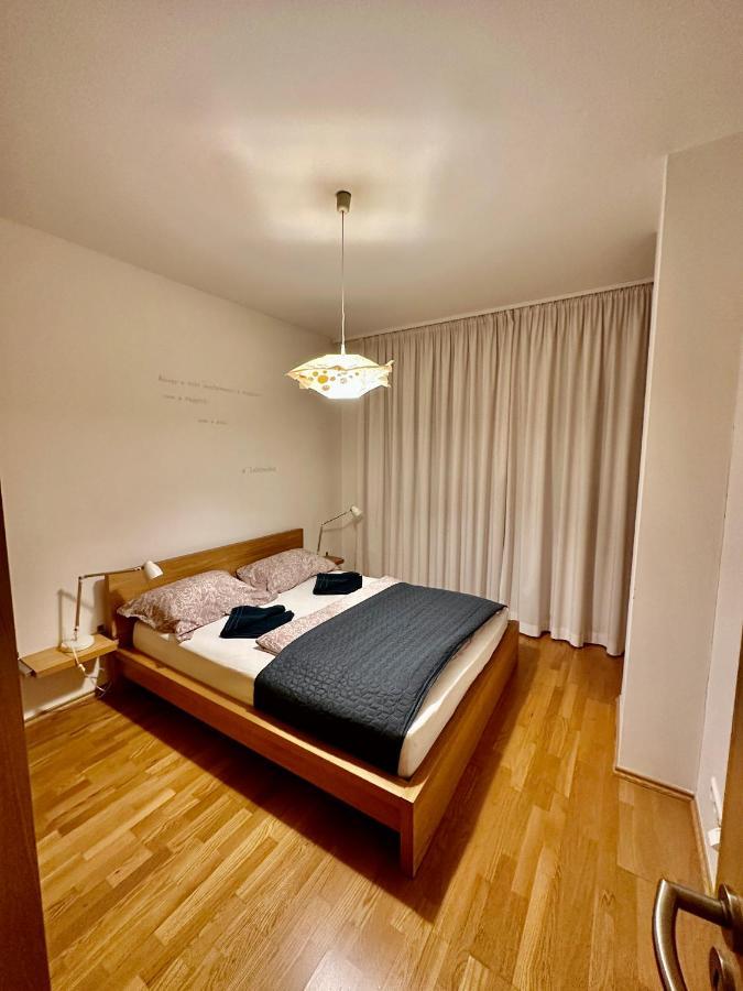 Central Apartment With Balcony Budapest Exteriör bild