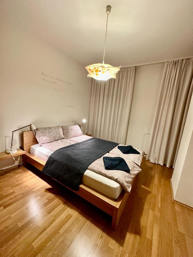 Central Apartment With Balcony Budapest Exteriör bild