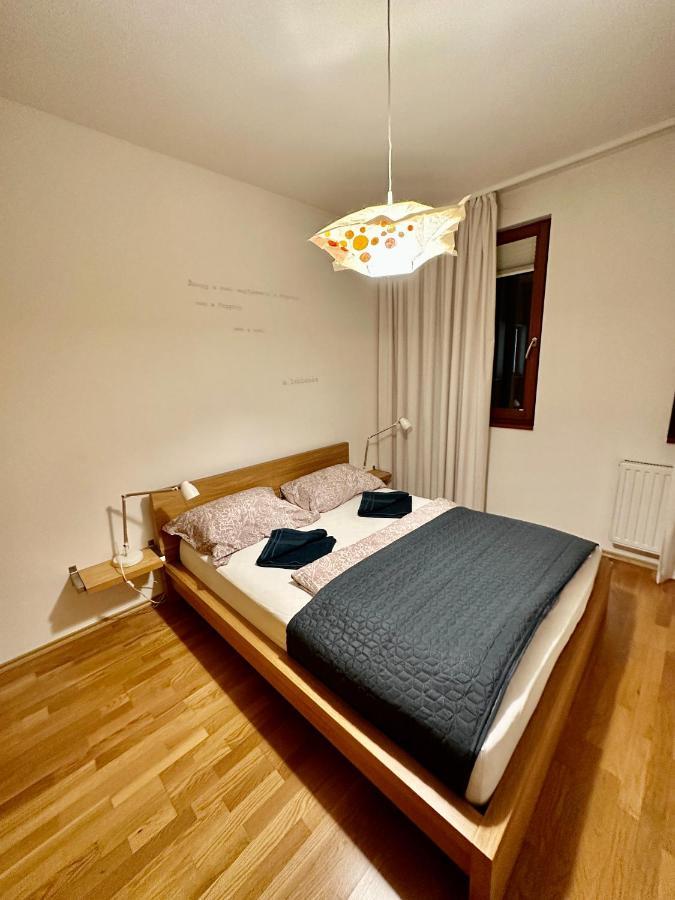 Central Apartment With Balcony Budapest Exteriör bild