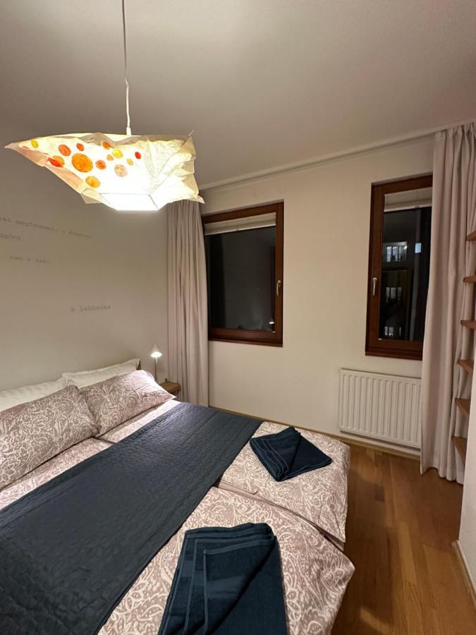 Central Apartment With Balcony Budapest Exteriör bild