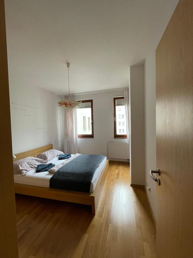 Central Apartment With Balcony Budapest Exteriör bild
