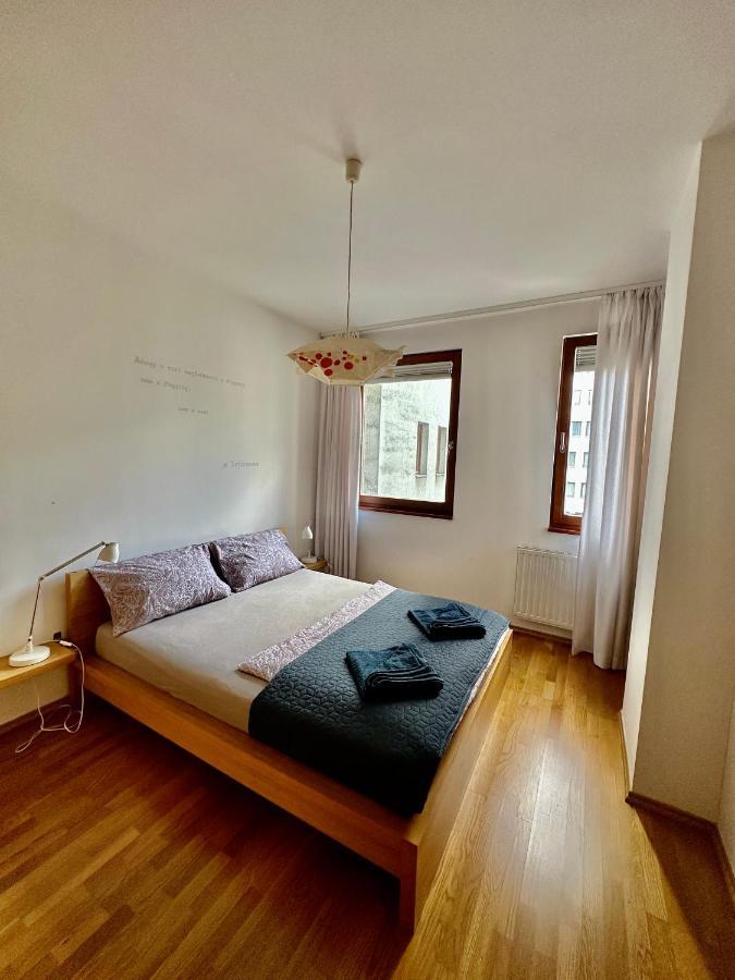 Central Apartment With Balcony Budapest Exteriör bild