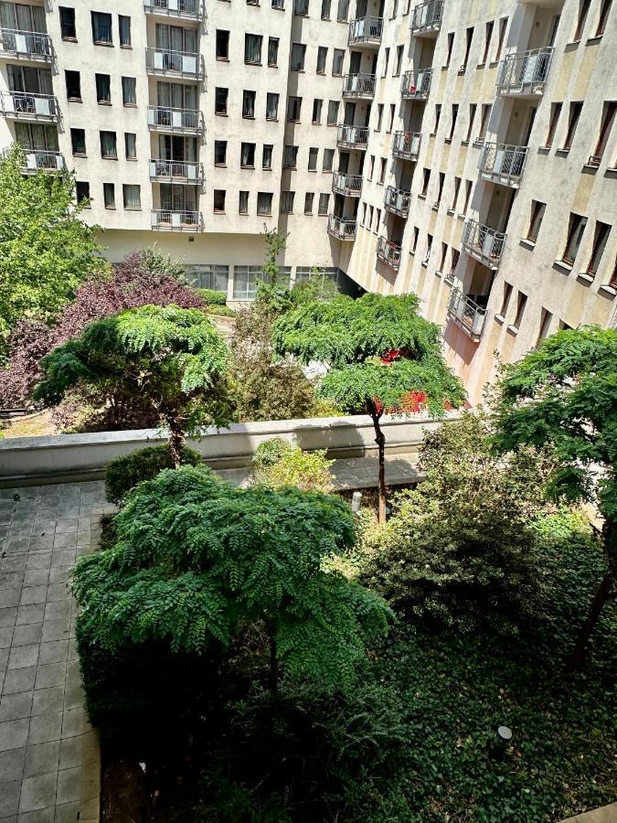Central Apartment With Balcony Budapest Exteriör bild