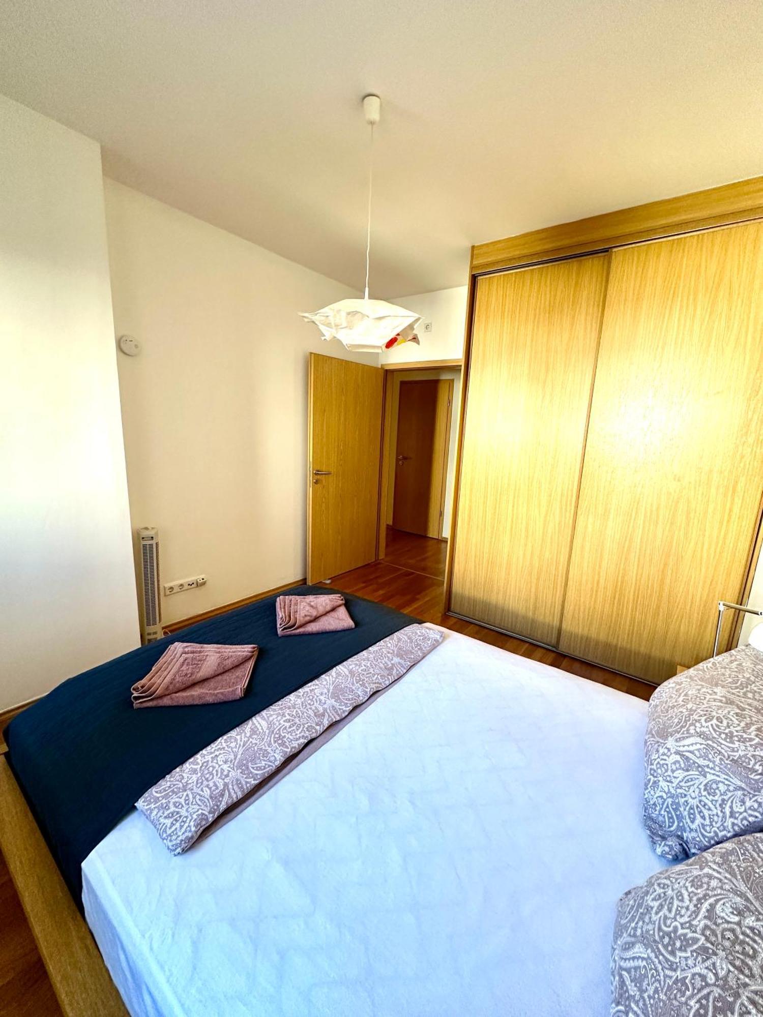 Central Apartment With Balcony Budapest Exteriör bild