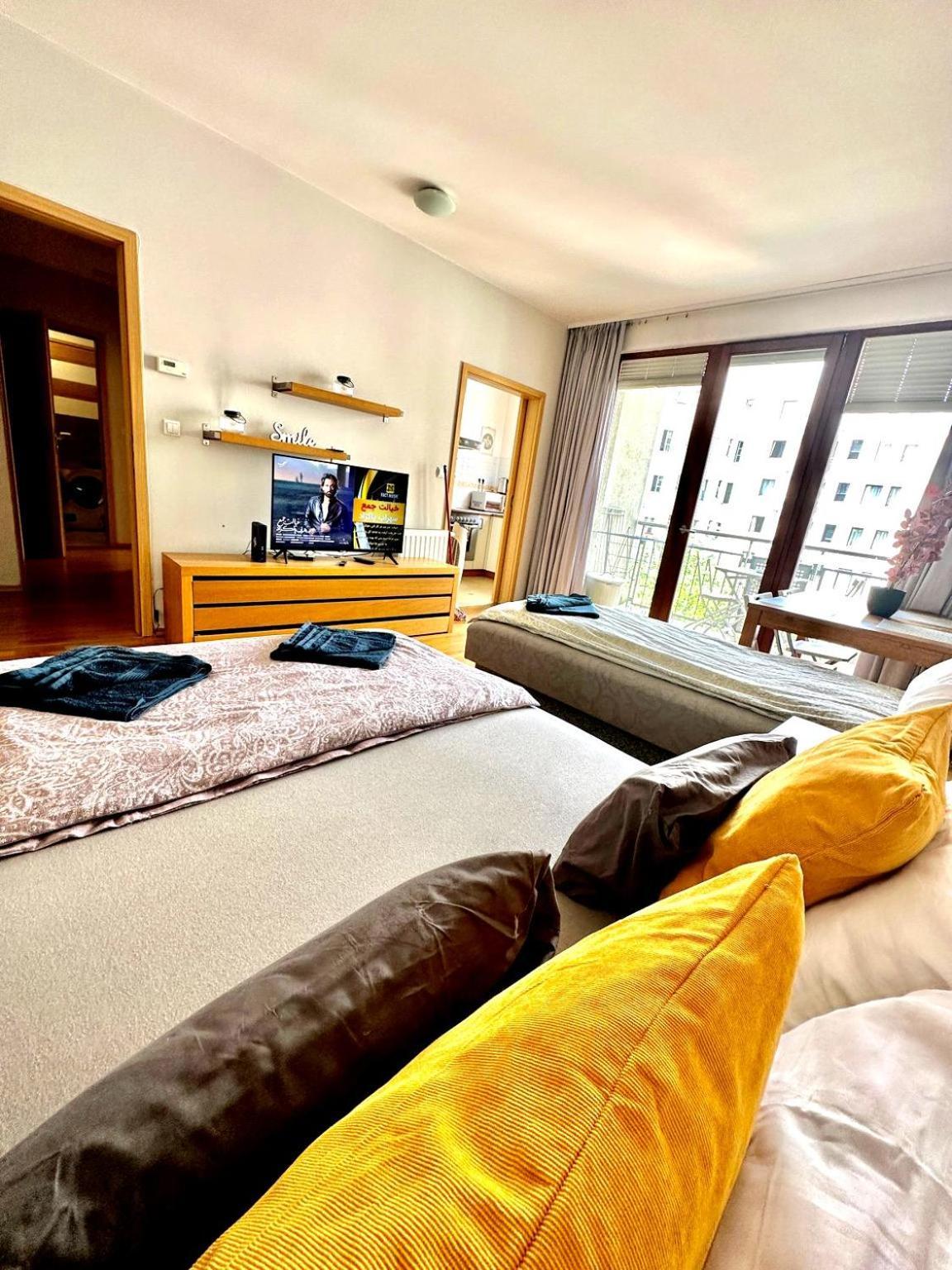 Central Apartment With Balcony Budapest Exteriör bild